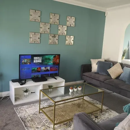 MK City Center House: Family-Friendly with Free Parking and Sky TV Milton Keynes Exterior photo