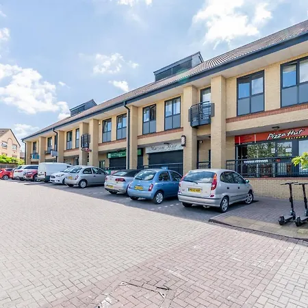 MK City Center House: Family-Friendly with Free Parking and Sky TV Milton Keynes Exterior photo