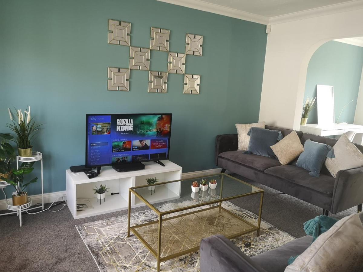 Mk Center House: Family-friendly With Free Parking And Sky Tv Holiday home Milton Keynes