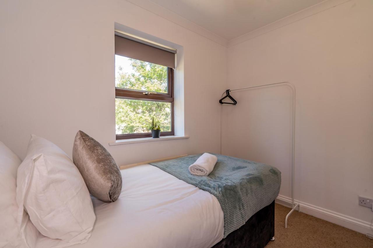 Mk Center House: Family-friendly With Free Parking And Sky Tv Milton Keynes