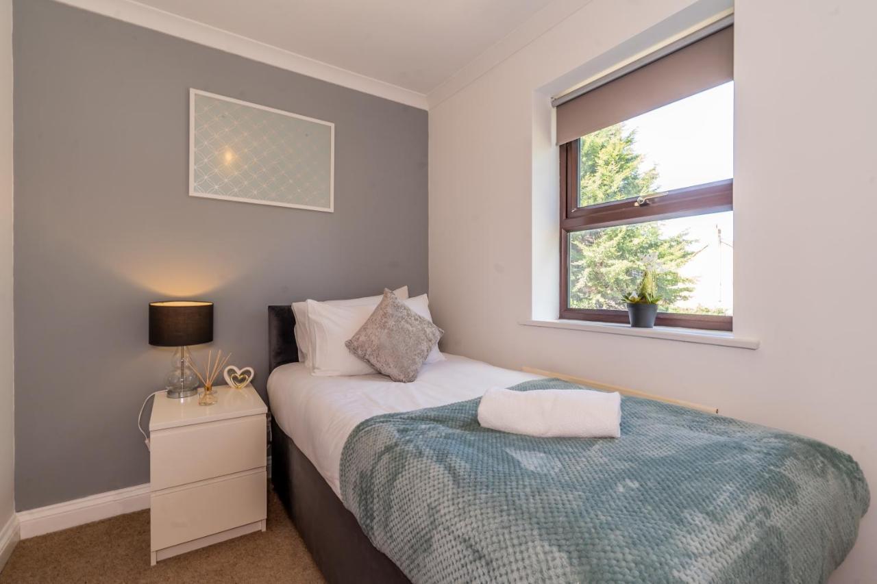 Mk Center House: Family-friendly With Free Parking And Sky Tv