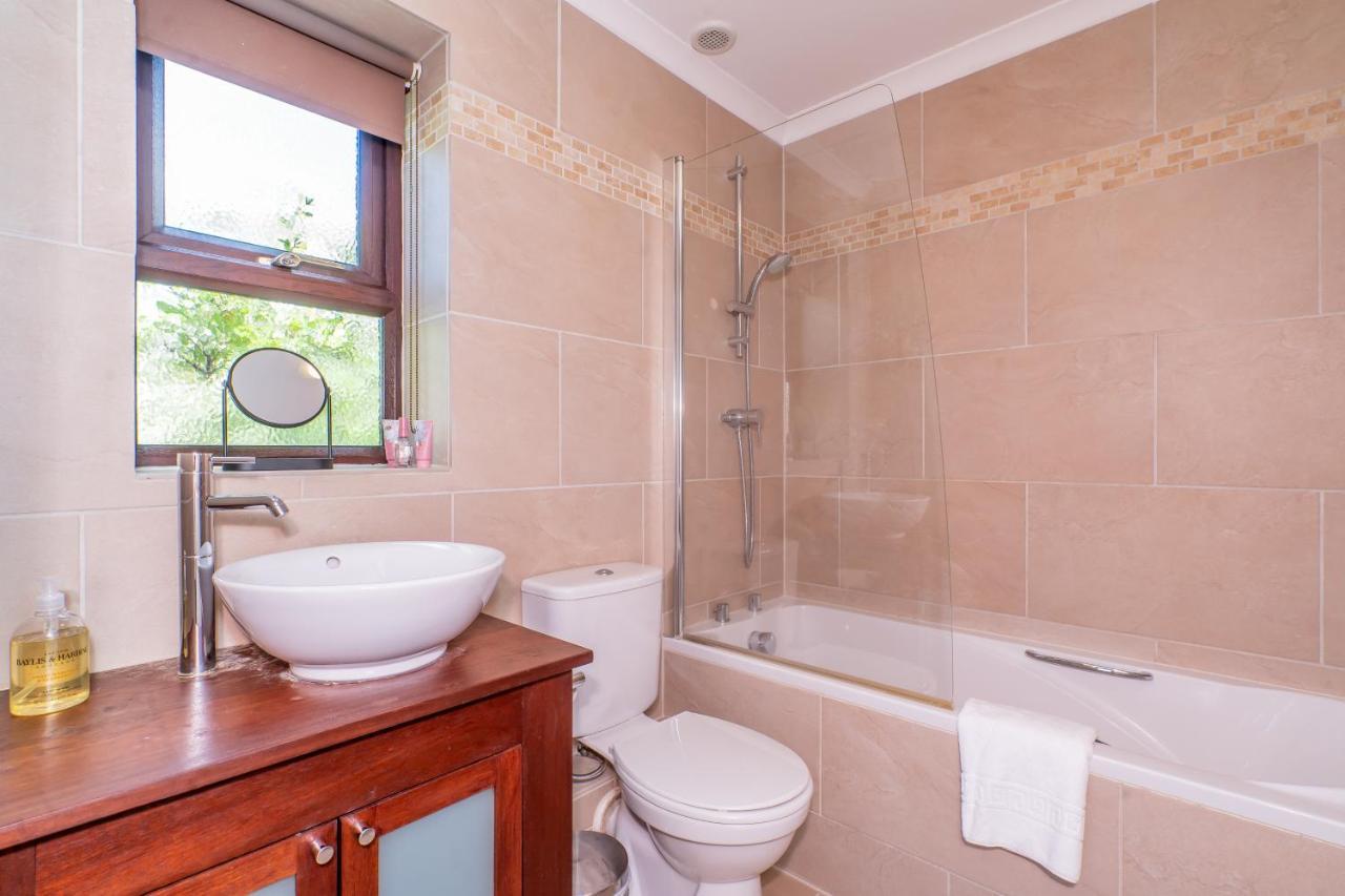 Mk Center House: Family-friendly With Free Parking And Sky Tv Holiday home Milton Keynes