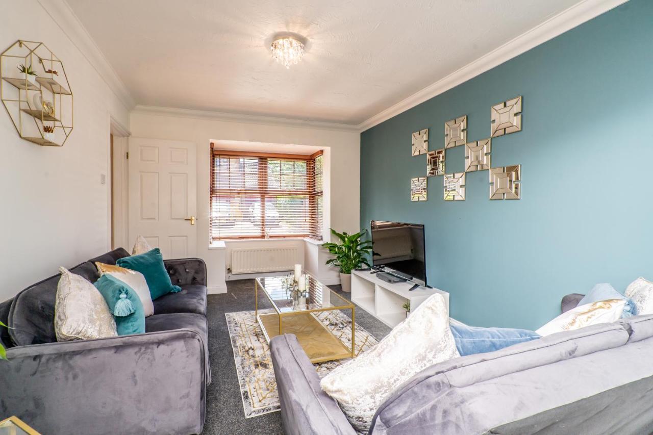 Mk Center House: Family-friendly With Free Parking And Sky Tv Holiday home *
