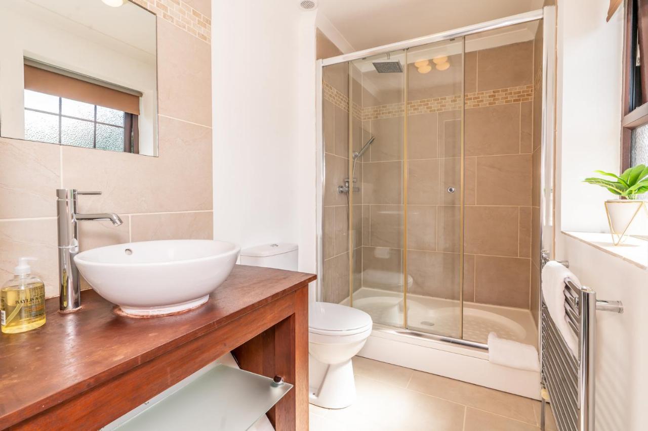 Mk Center House: Family-friendly With Free Parking And Sky Tv Holiday home Milton Keynes