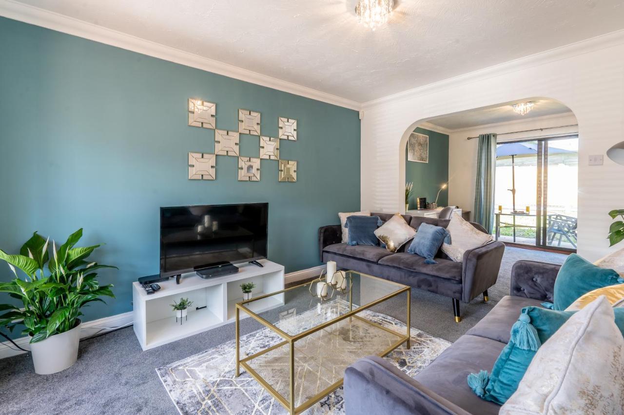 Mk Center House: Family-friendly With Free Parking And Sky Tv Holiday home